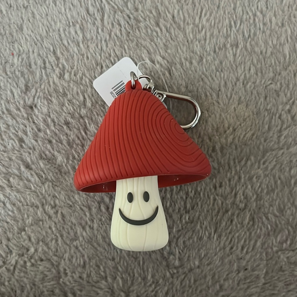 Bath and body works mushroom hand sanitizer holder NWT